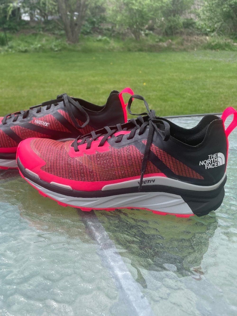 TheNorthFace Vectiv Matryx Ladies Flourescent Rose Sneakers Size 9